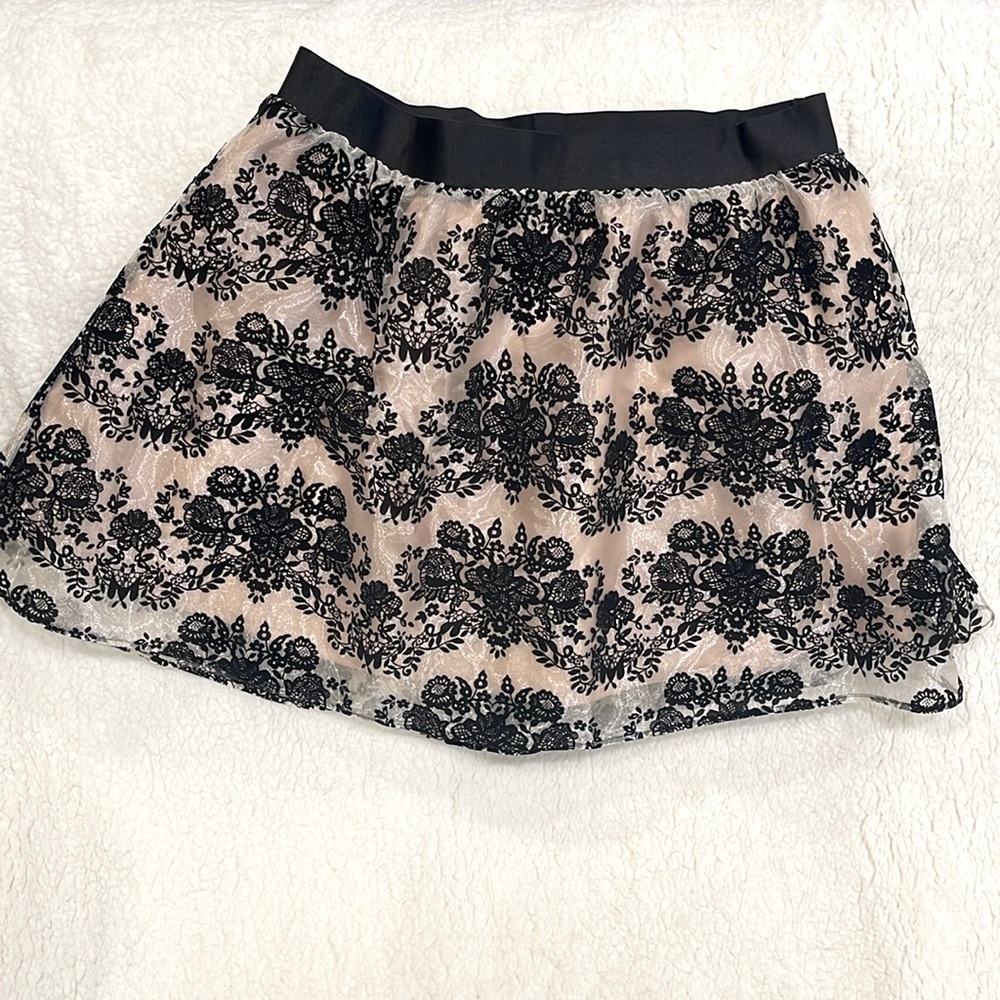 New Express Black and Cream Skirt Size L
